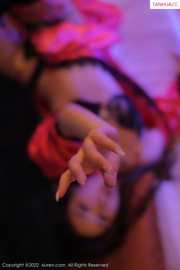 江真真  [XiuRen]高清写真图 2022.12.05 No.5952 江真真 黑丝美腿第68张图片